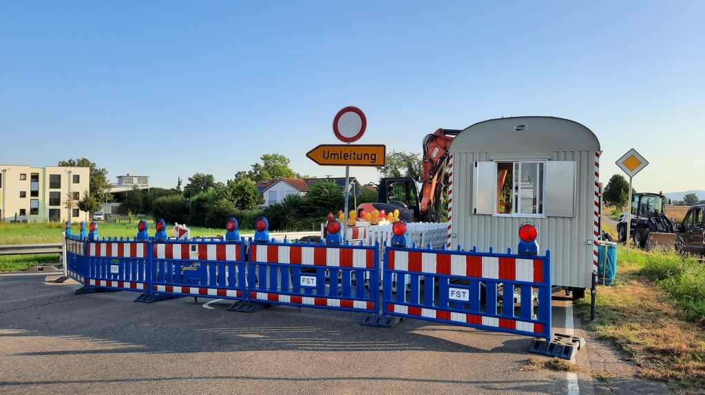 Die Sanierung läuft. Die Heidelberger Straße (Ortsausgang Richtung Plankstadt) ist derzeit gesperrt.