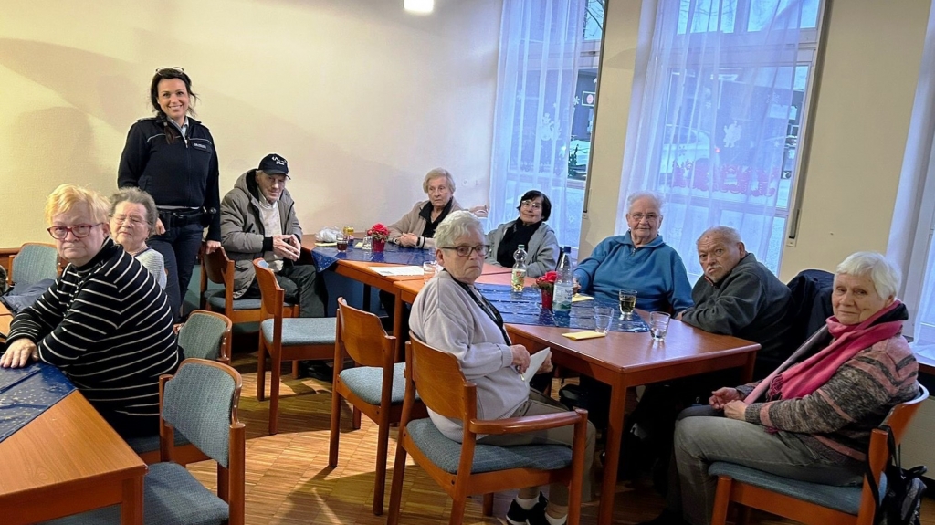 Rege Diskussionen entwickelten sich beim Vortrag zur Kriminalprävention im Seniorencafé.