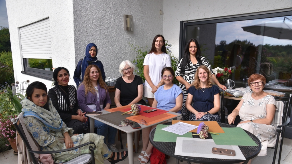 Sprachkurs für Frauen mit Migrationshintergrund: Treffen beim sommerlichen Kursfest.