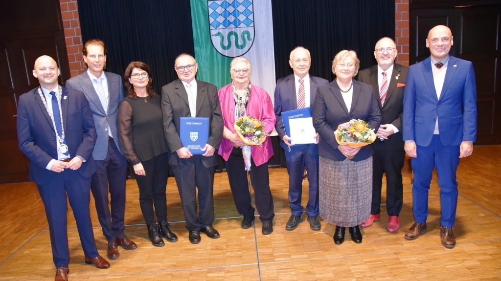 Ehrenbriefverleihung vlnr: Bgm Pascal Seidel, MdB Olav Gutting, Annette Dietl-Faude, Herbert und Roswitha Gieser, Werner und Doris Kerschgens, Jens Rüttinger, MdL Daniel Born