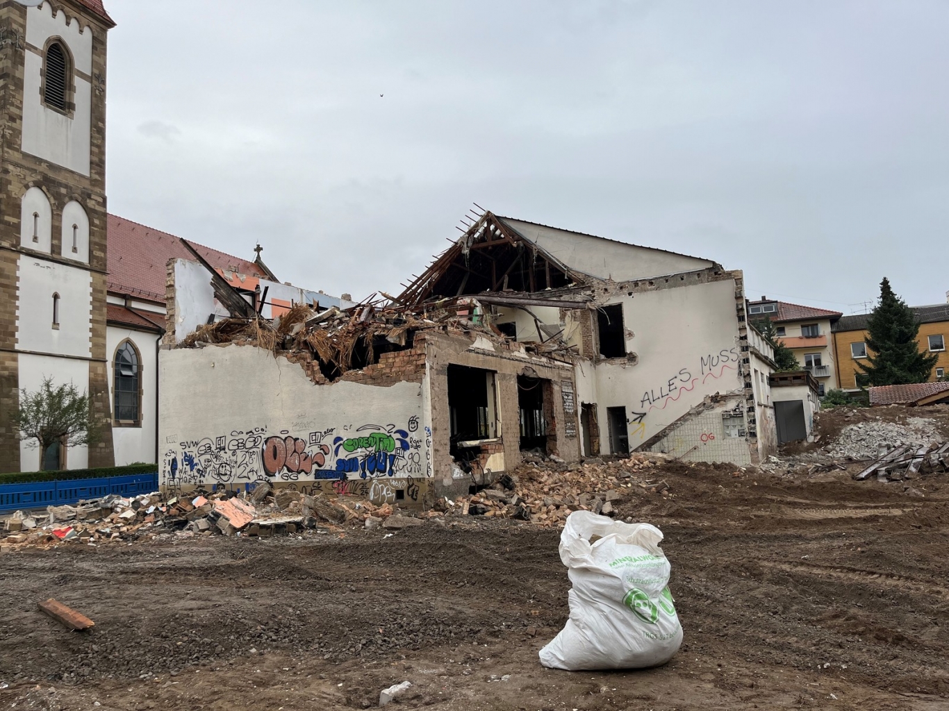 Die Bagger haben dahinter ganze Arbeit geleistet.