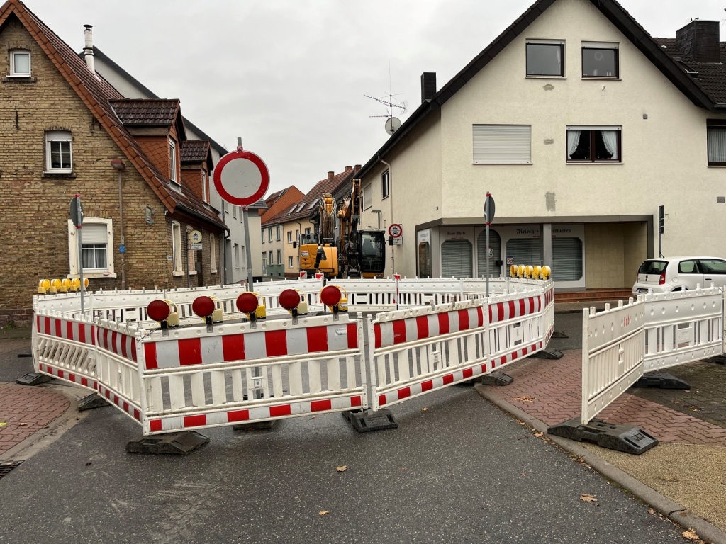 Die Einfahrten in die Sofienstraße von der Mozartstraße und der Heidelberger Straße sind gesperrt. Bis Ende des Jahres ist auch die Kreuzung Franz-Schubert-Straße, Mozartstraße und Sofienstraße gesperrt.