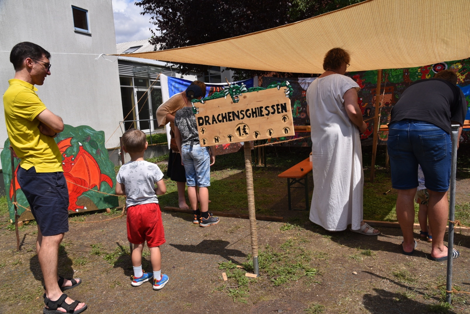 Kinder konnten sich im Drachenschießen üben.