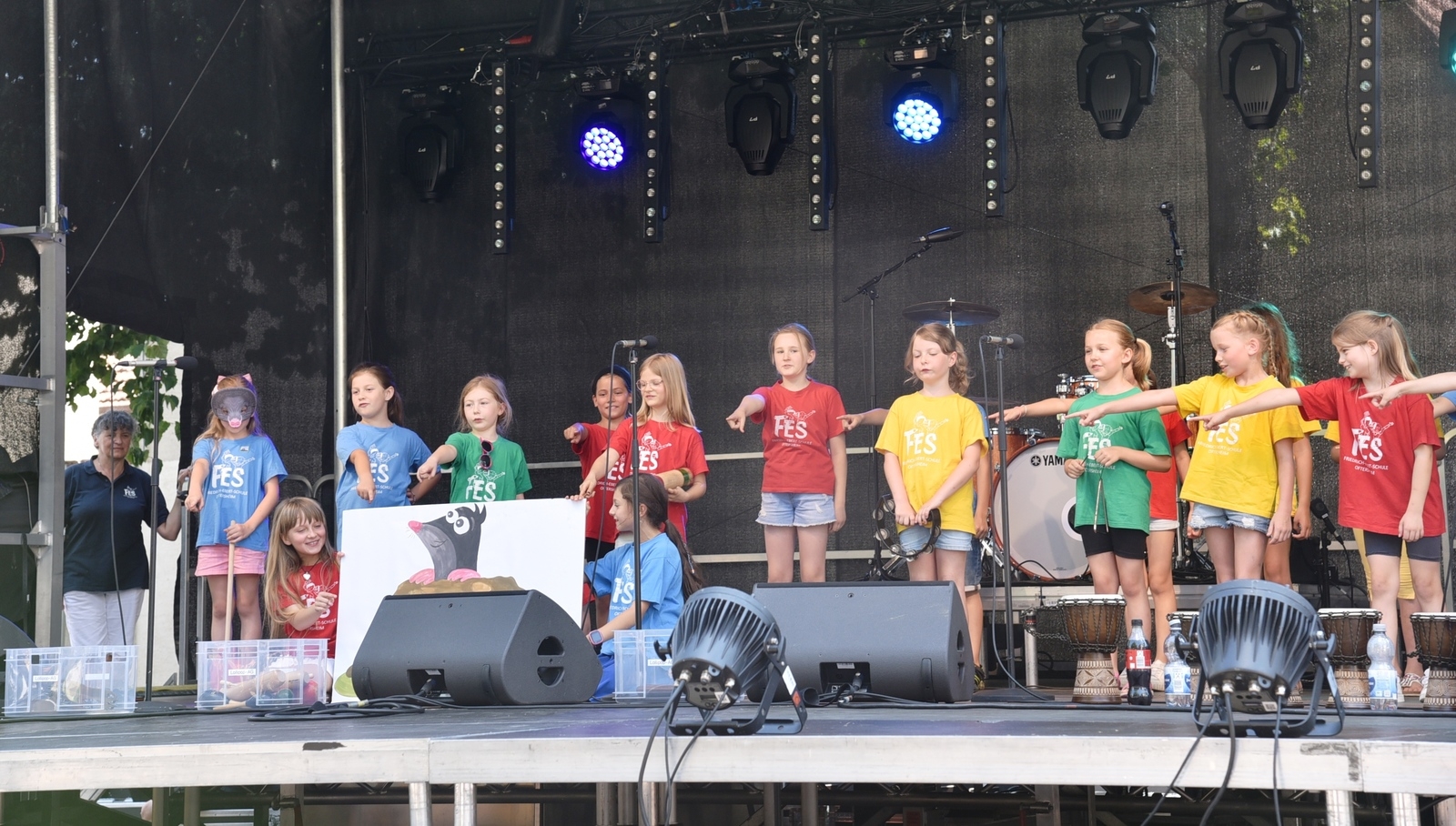 Tanz- und Musikauftritte gab es am Nachmittag auf der großen Bühne. Hier Kinder der Friedrich-Ebert-Schule.