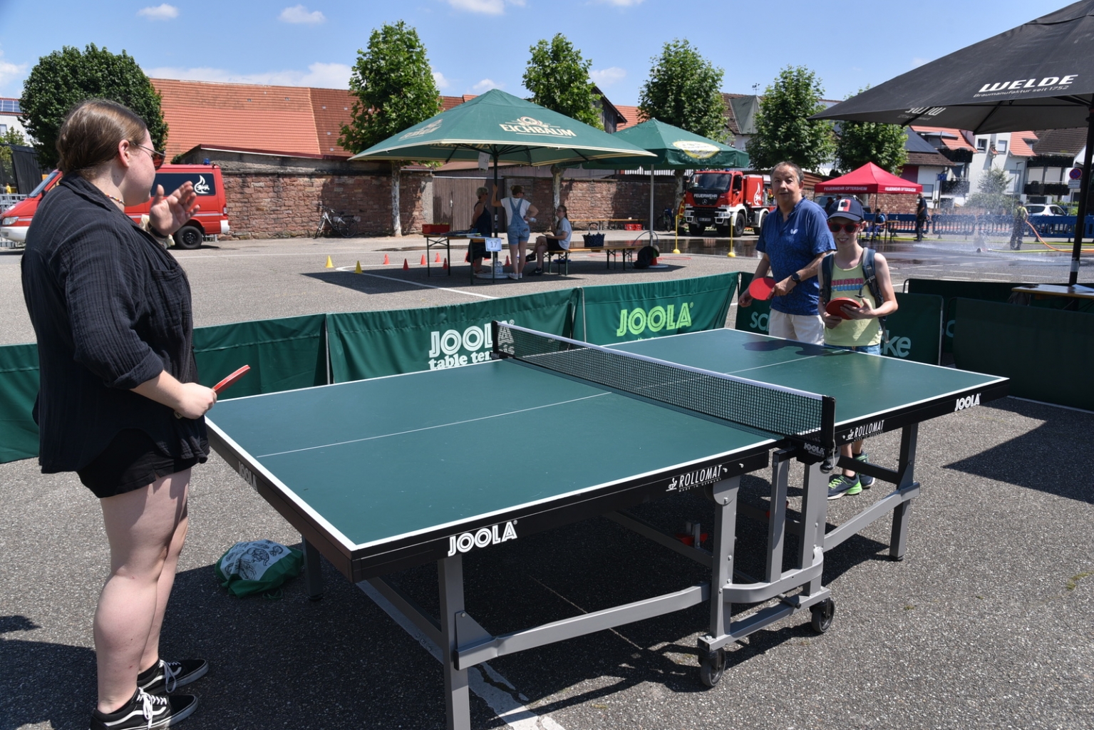 Auch der Tischtennisverein Eichenkreuz fand immer Mitspieler*innen an den Platten. Trotz Sommerhitze.