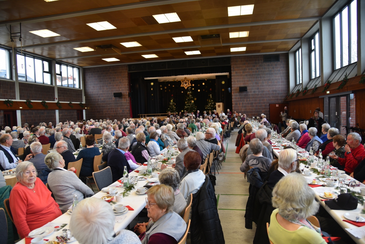 Rund 450 Gäste waren in die Kurpfalzhalle gekommen. 