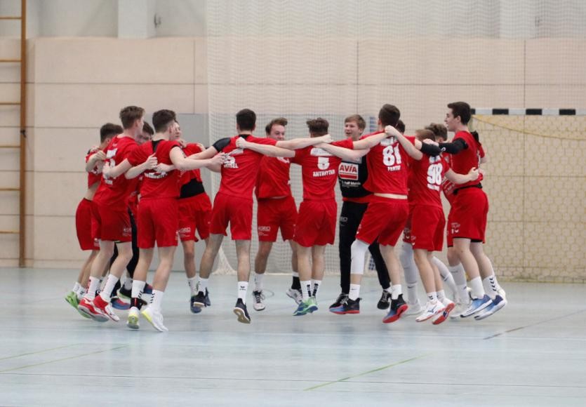 B-Jugend HG Handballer beim Jubeln