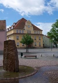 Rathaus Weinböhla Rathausvorplatz und Rathaus Weinböhla