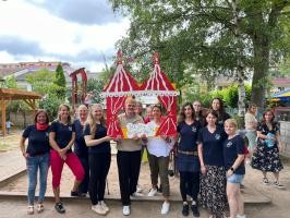 Gruppenbild - 50 Jahre Kindergarten Gruppenbild - 50 Jahre Kindergarten