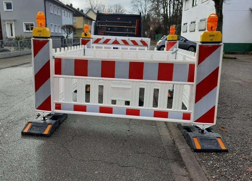 Abpserrung am Straßeneinbruch in der Hockenheimer Straße Abpserrung am Straßeneinbruch in der Hockenheimer Straße